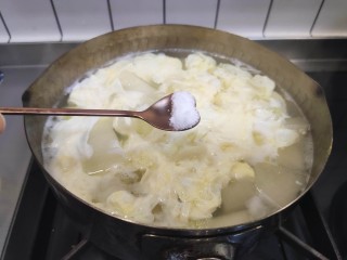 9、冬瓜鸡蛋汤,加入盐