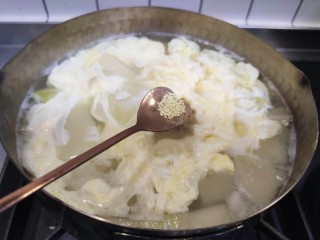 11、冬瓜鸡蛋汤,加入鸡精