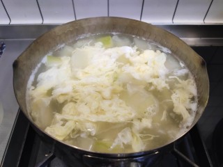 12、冬瓜鸡蛋汤,搅拌均匀