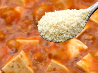 12、麻婆豆腐,煮2分钟后调入适量的鸡精。（不喜欢也可以选择不加）