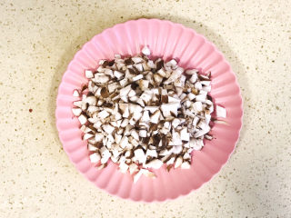 3、香菇肉末豆腐,再切碎