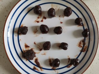 7、南瓜汤圆,豆沙分成一个个小球