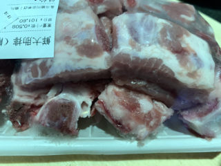 6、海带炖排骨,肋排一包；