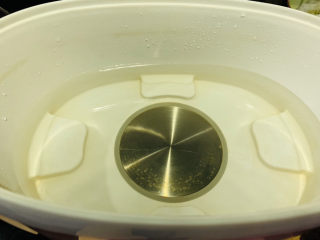 12、海带炖排骨,炖盅加水；