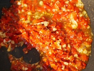 11、鱼香肉丝,酱就翻炒好了