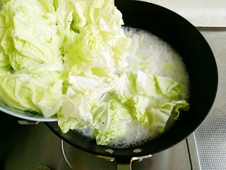 10、白菜豆腐汤,放白菜叶煮