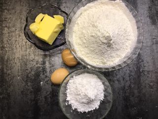 1、卡通饼干,准备好所有食材