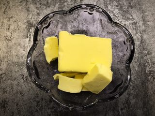 2、卡通饼干,黄油室温软化