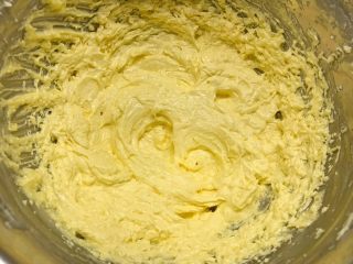 7、卡通饼干,继续打发均匀