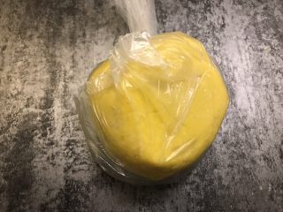 11、卡通饼干,装进保鲜袋,放入冰箱冷藏半小时