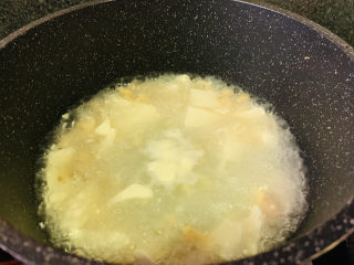 8、豆腐鸡蛋羹,大火煮开