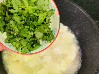 14、豆腐鸡蛋羹,撒入香菜