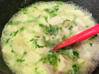 15、豆腐鸡蛋羹,搅拌均匀