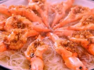 6、花开富贵虾——从虾到粉丝都美得妙不可言!,开水蒸10分钟