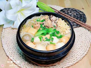 17、砂锅米线,浓郁鸡汤味道的砂锅米线就上桌了！