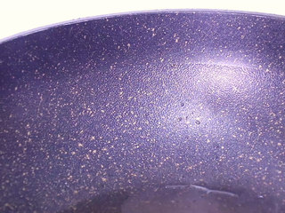 4、肉末炒豆角,炒锅中放入食用油适量