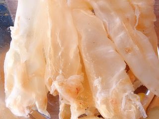 1、花胶鸡汤,花胶提前一天用纯净水➕姜片泡好