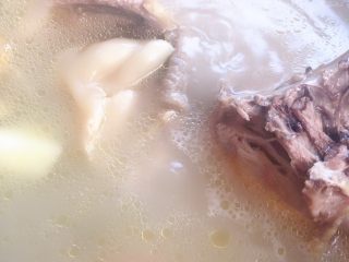 16、花胶鸡汤,撇去上面的鸡油