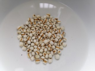 6、薏米猪蹄汤,薏米提前浸泡