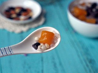 14、纯手工芋圆,自己做的芋圆份量超足，Q弹好滋味，喜欢就做起来吧。