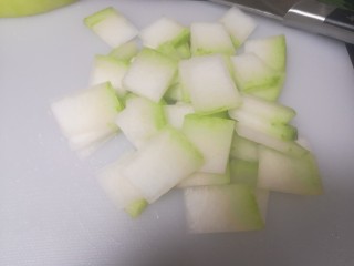 3、冬瓜鸡蛋汤,切片