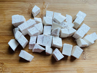 3、芋头西米露,切丁