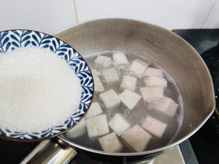 12、芋头西米露,加入白糖