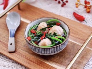 15、茼蒿墨鱼丸子汤,我最喜欢的蔬菜海鲜汤。