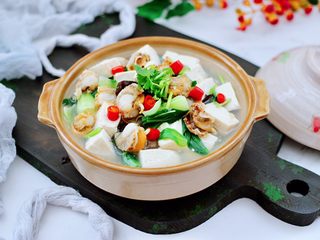 16、海鲜木耳豆腐羹,鲜美可口又营养丰富，我和家人超喜欢喝，天热就适合这种汤羹哟！