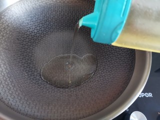 7、冬瓜海带汤,起锅烧油