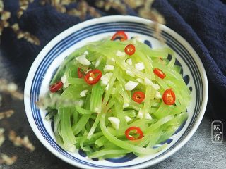 14、夏天小菜~凉拌莴笋,简单美味