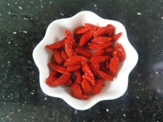 4、南瓜小圆子,枸杞洗净