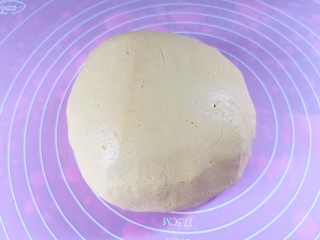 8、南瓜小圆子,揉成光滑的面团