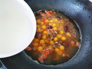 16、南瓜小圆子,淋上水淀粉勾芡