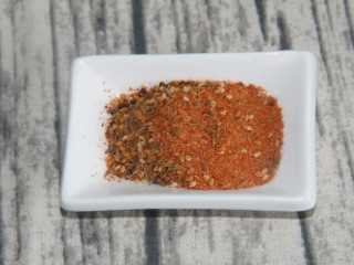 2、孜然葱爆牛肉,烧烤料两勺左右