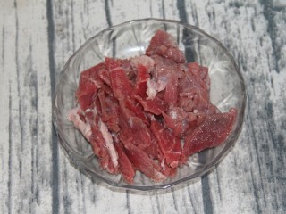 5、孜然葱爆牛肉,牛肉切薄片