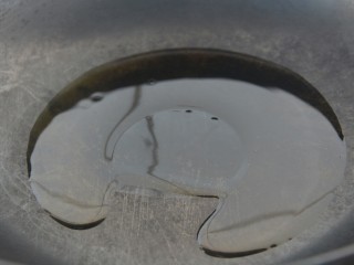 7、孜然葱爆牛肉,锅里倒油