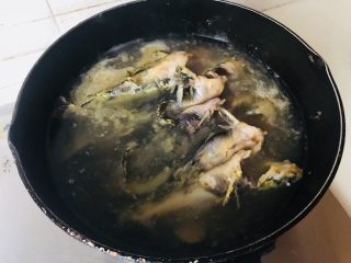 11、昂公炖豆腐,冷水漠过昂公即可