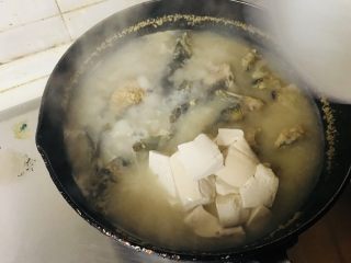 14、昂公炖豆腐,加入豆腐