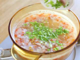 10、9m+宝宝疙瘩汤（宝宝辅食）,倒入切好的小白菜碎~