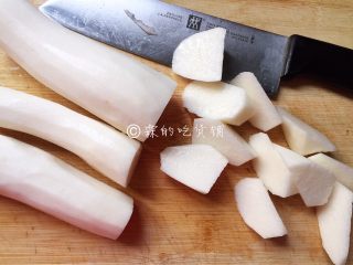 6、山药黑木耳蹄胖汤,切成滚刀块，备用