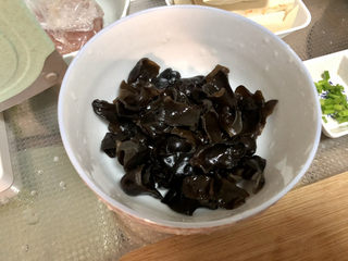 9、白菜豆腐汤,木耳撕成小朵