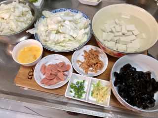 12、白菜豆腐汤,全部食材准备好