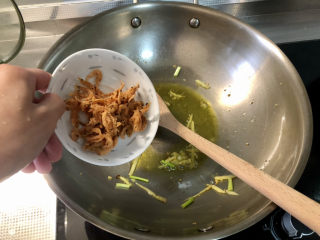 14、白菜豆腐汤,下虾米煸炒半分钟