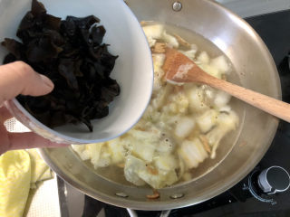 19、白菜豆腐汤,下木耳