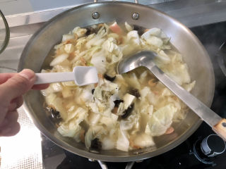 24、白菜豆腐汤,尝下咸淡，根据个人口味补充少许食盐