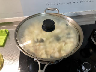 25、白菜豆腐汤,继续中火炖煮两分钟