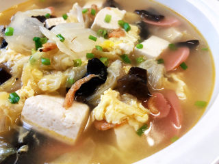 31、白菜豆腐汤,这道白菜豆腐汤，做法简单，汤汁鲜美，营养又健康，很适合干燥的秋日食用，喜欢的小伙伴们一起来试试吧????