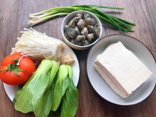 1、豆腐杂烩汤,食材合影