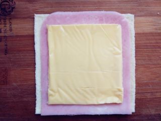 7、快手棒棒糖三明治,放上一片奶酪片